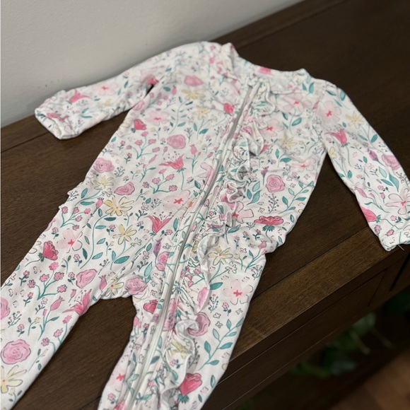 Caden Lane Other - Caden Lane Floral Ruffle Zipper Footie